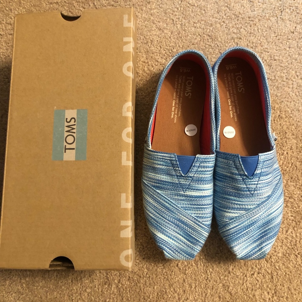 Women’s TOMS Blue Space Dyed Classic Size 6.5, NWOT, includes box.